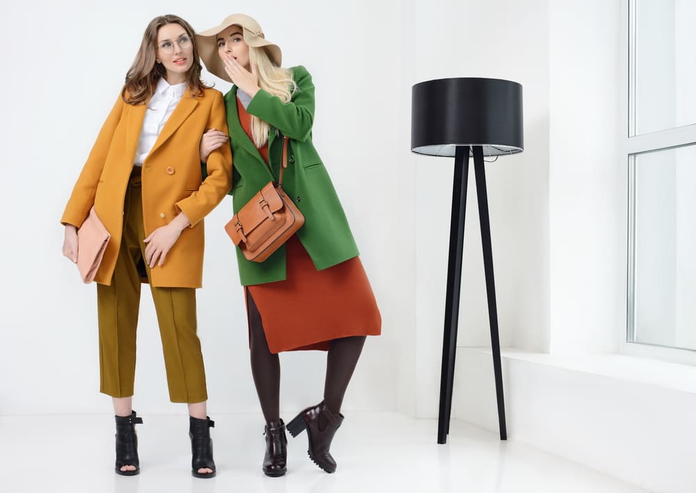 doua femei care vorbesc